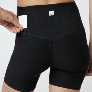VUORI Sz L Clean Elevation Shorty 6” Bike Shorts in Black